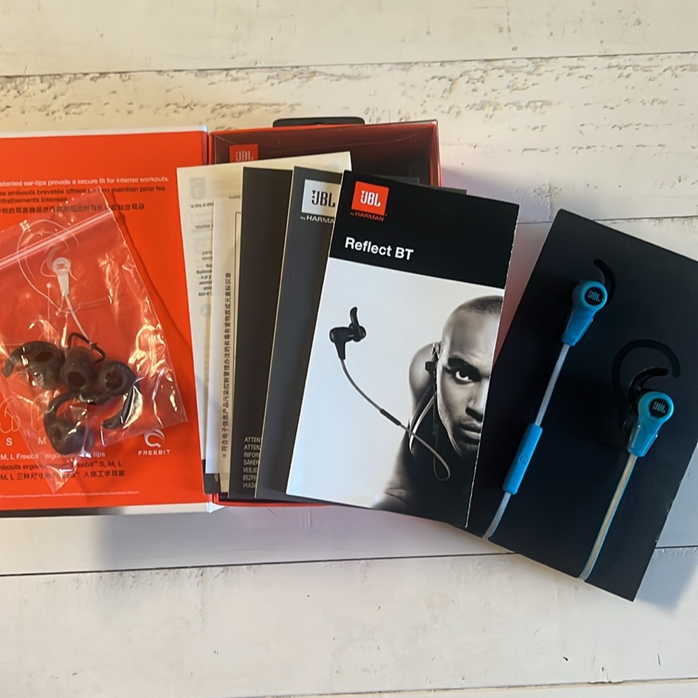 JBL Synchros Reflect BT Wireless Sport Headphones - Picture 3 of 7